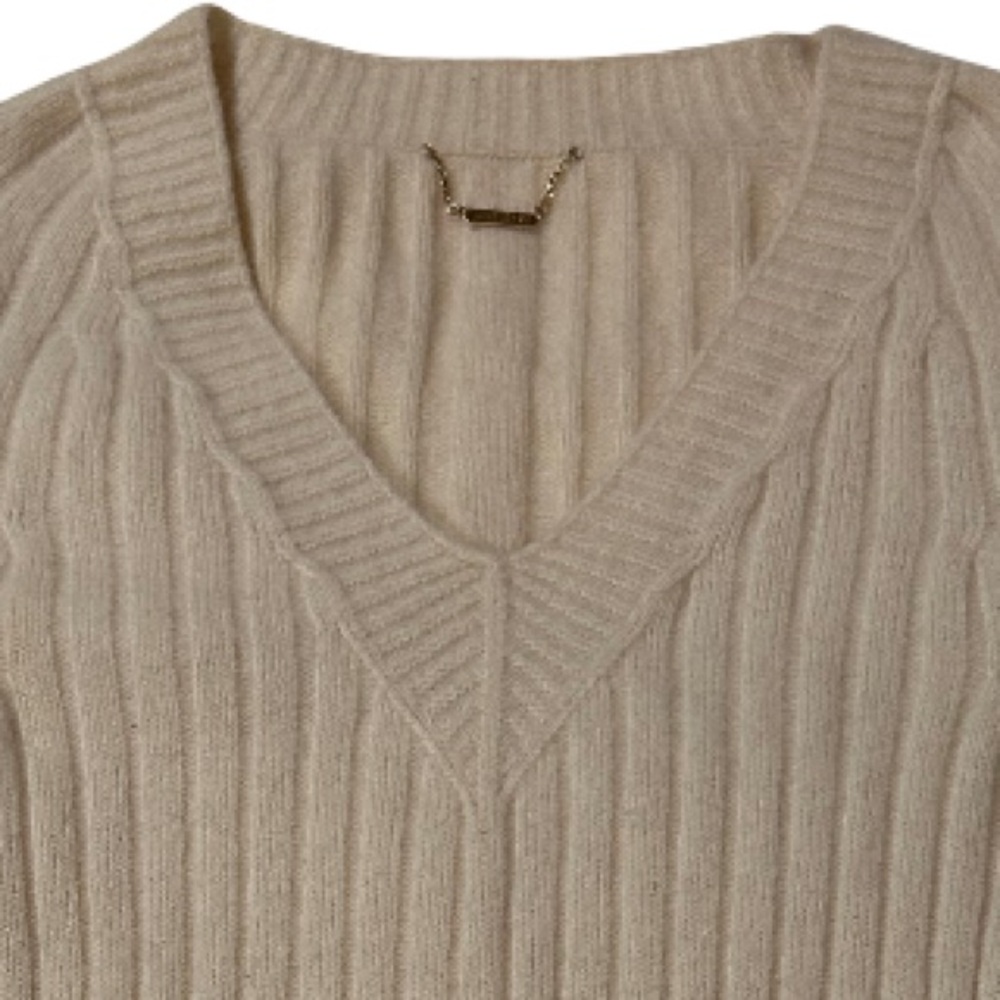 The Row Cashmere Blend Ribbed V-neck Sweater - Picture 11 of 14